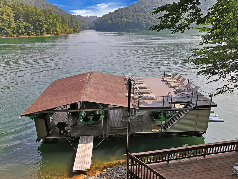 918 Foxridge Ln, Caryville, TN 37714
