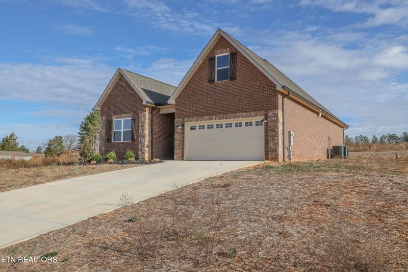918 Loblolly Ln, Maryville, TN 37801