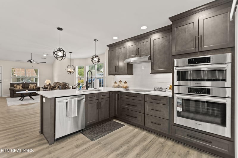 918 Middlebrook Ct, Sevierville, TN 37862