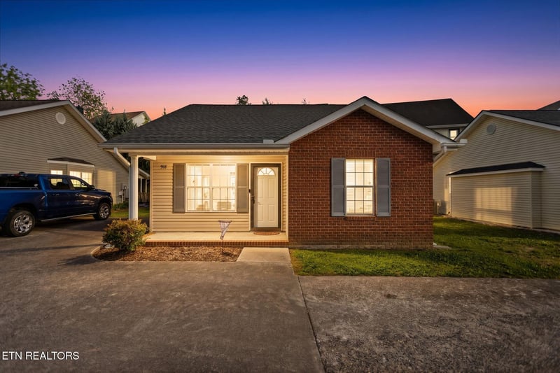 918 Middlebrook Ct, Sevierville, TN 37862
