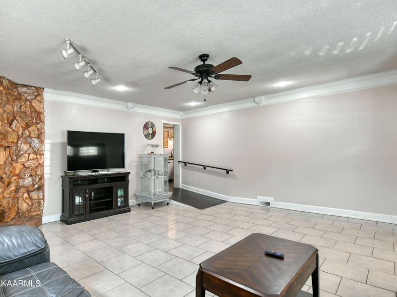 918 N Linden Dr, Alcoa, TN 37701
