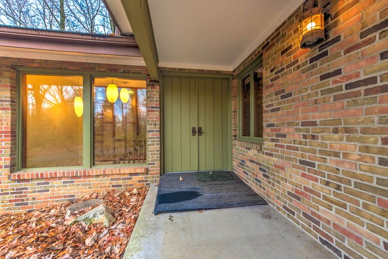 918 W Outer Dr, Oak Ridge, TN 37830