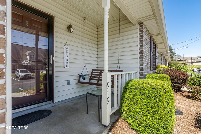 919 Chip Cove Ln, Knoxville, TN 37938