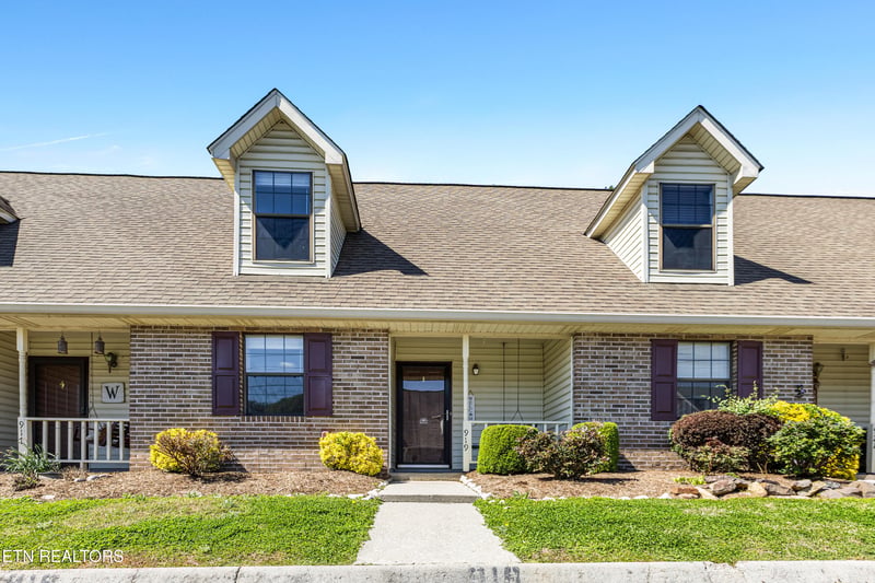 919 Chip Cove Ln, Knoxville, TN 37938