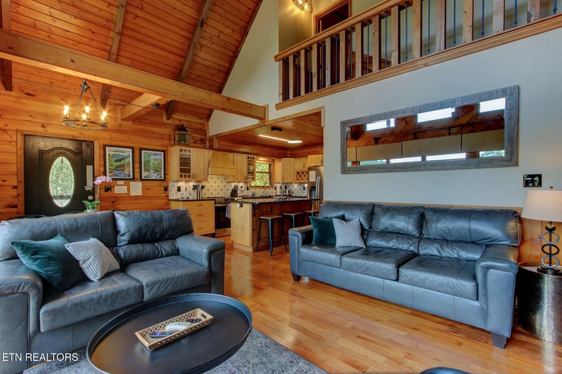 919 Grey Fox Tr, Gatlinburg, TN 37738