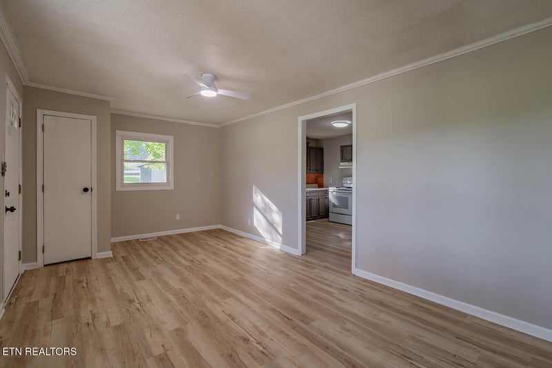 919 Kentucky St, Oliver Springs, TN 37840