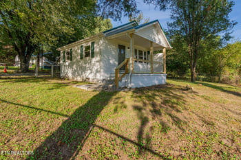 919 Kentucky St, Oliver Springs, TN 37840