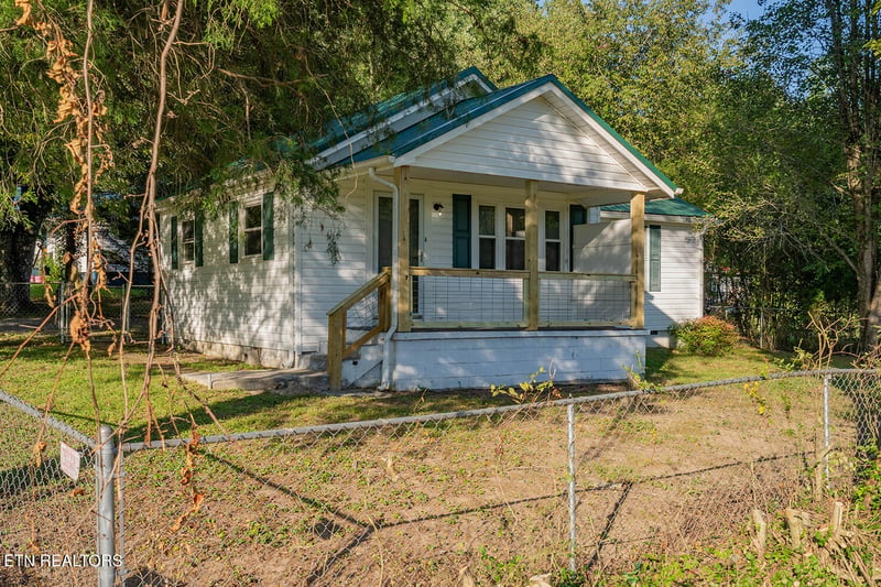 919 Kentucky St, Oliver Springs, TN 37840