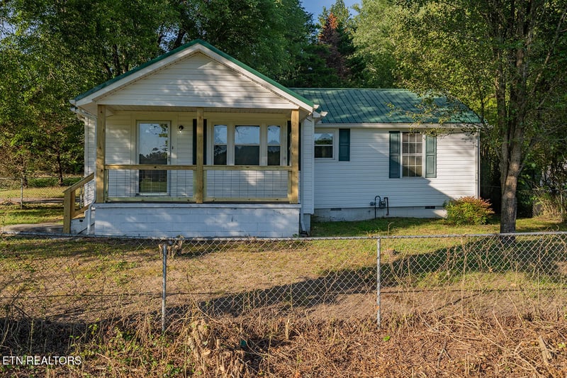 919 Kentucky St, Oliver Springs, TN 37840