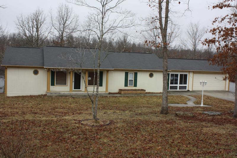 919 Modac Dr, Crossville, TN 38572