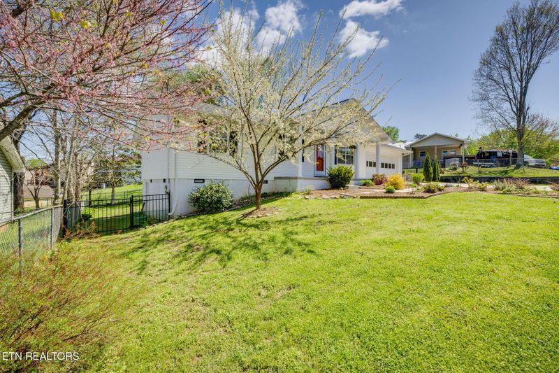 92 Tempura Dr, Oak Ridge, TN 37830