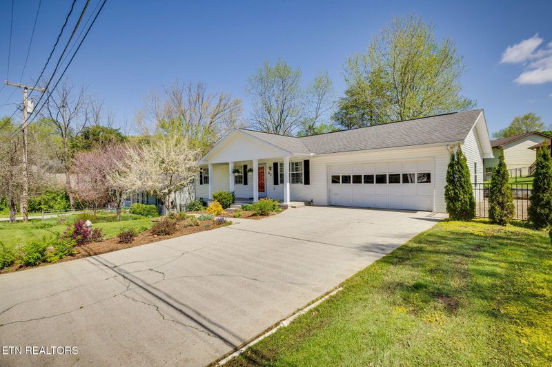 92 Tempura Dr, Oak Ridge, TN 37830