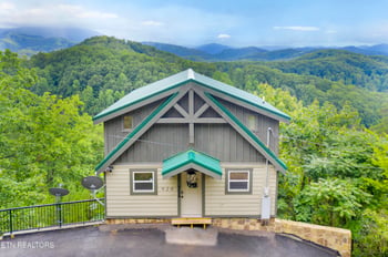 920 Falcon View Way, Sevierville, TN 37862