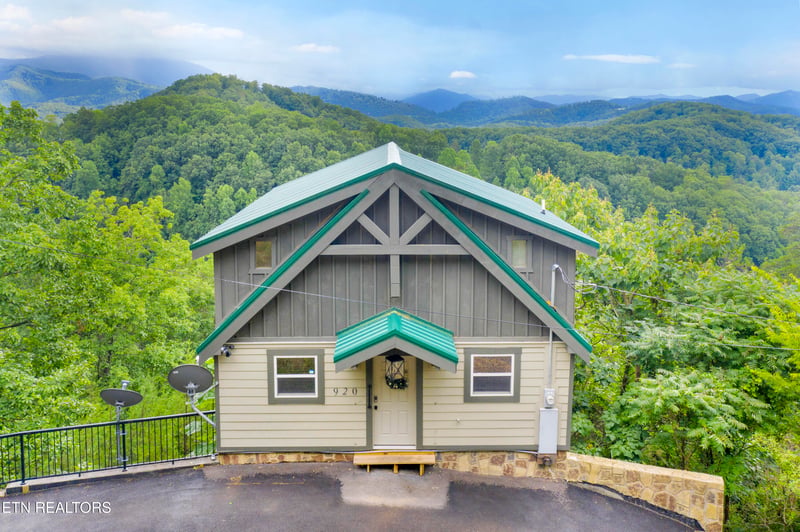 920 Falcon View Way, Sevierville, TN 37862