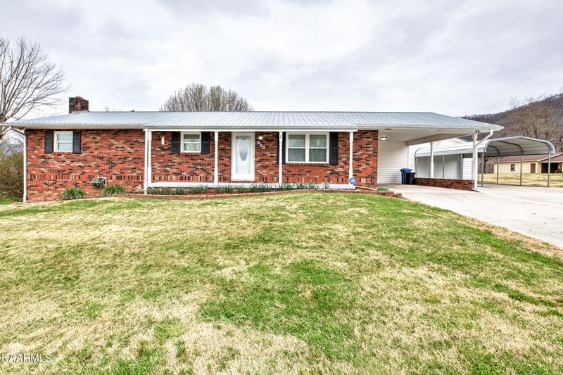 920 Hilltop Dr, Jacksboro, TN 37757