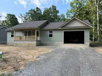 920 Kemah Ln, Crossville, TN 38572
