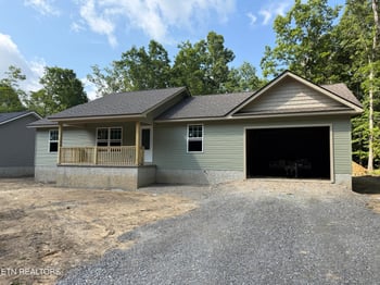 920 Kemah Ln, Crossville, TN 38572