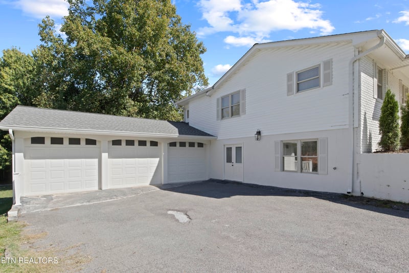 920 Mallory Rd, Knoxville, TN 37919