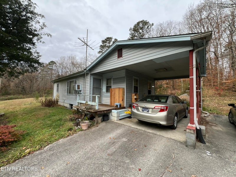 920 Oliver Springs Hwy, Clinton, TN 37716