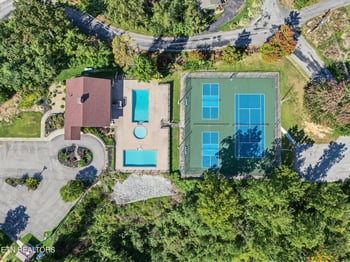 920 W Cedar Ln, Gatlinburg, TN 37738
