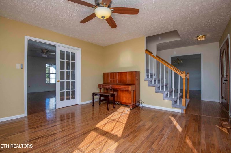920 W Copeland Dr, Powell, TN 37849