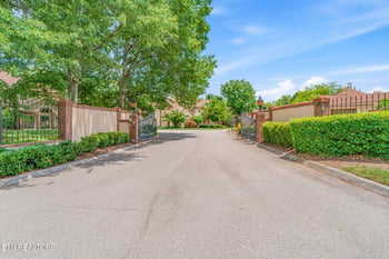 920 Westcourt Dr, Knoxville, TN 37919