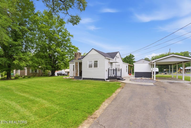 9207 Strawberry Plains Pike, Strawberry Plains, TN 37871