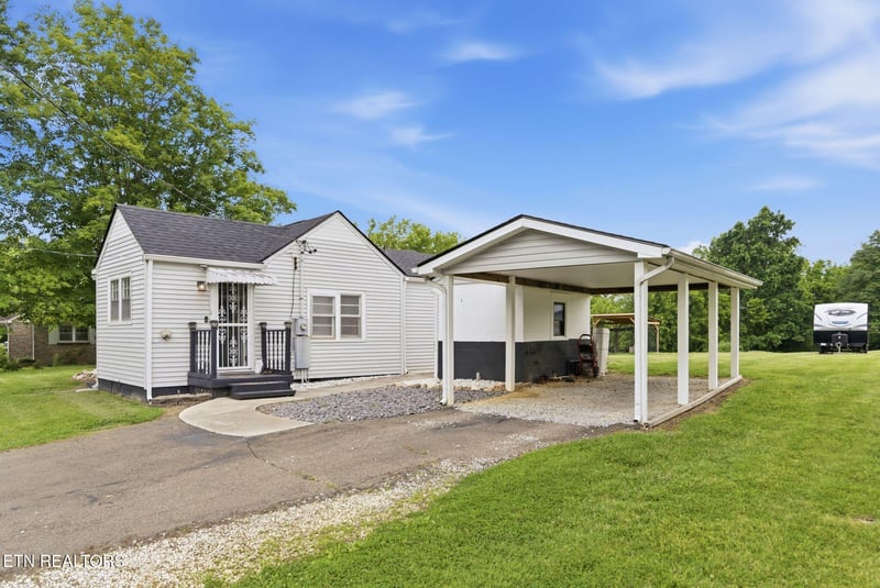 9207 Strawberry Plains Pike, Strawberry Plains, TN 37871