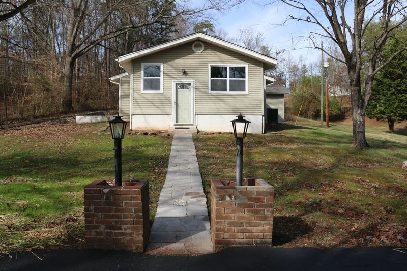 921 Deaderick Rd, Knoxville, TN 37920
