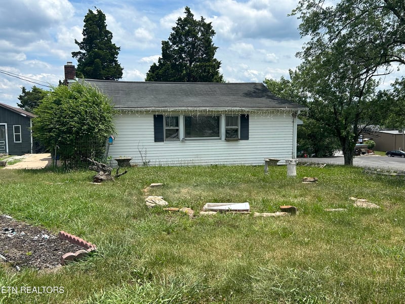 921 Fowler St, Clinton, TN 37716