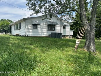 921 Fowler St, Clinton, TN 37716