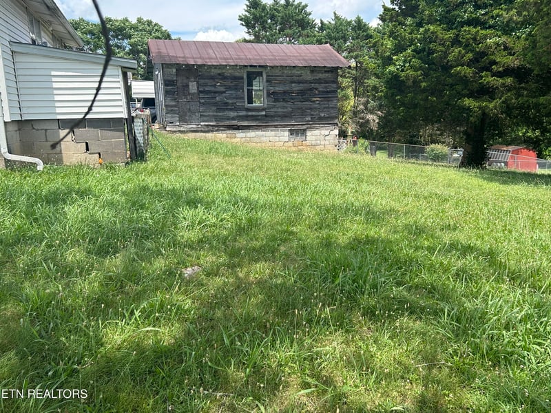 921 Fowler St, Clinton, TN 37716