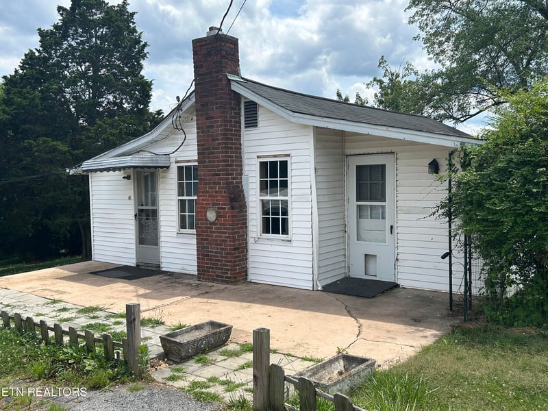 921 Fowler St, Clinton, TN 37716