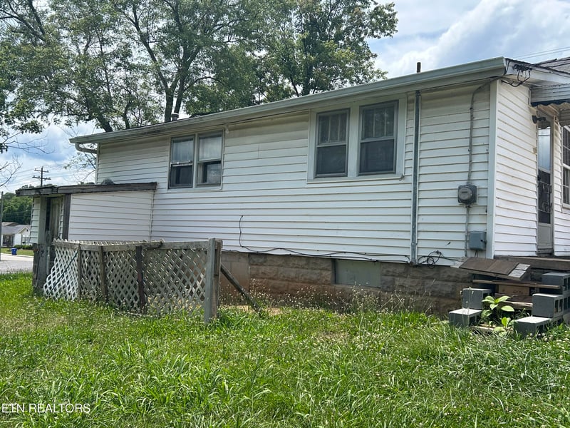 921 Fowler St, Clinton, TN 37716