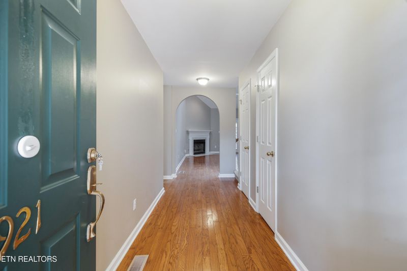 921 Heather Way, Knoxville, TN 37919