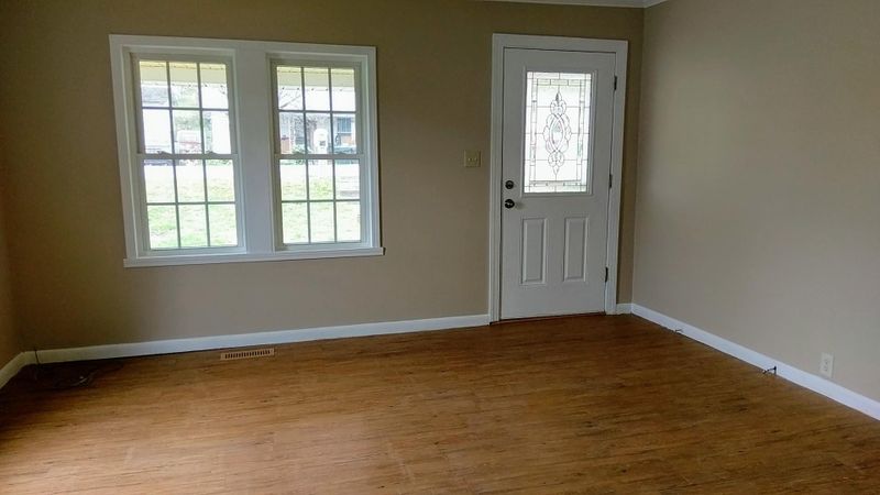 921 Medaris St, Clinton, TN 37716