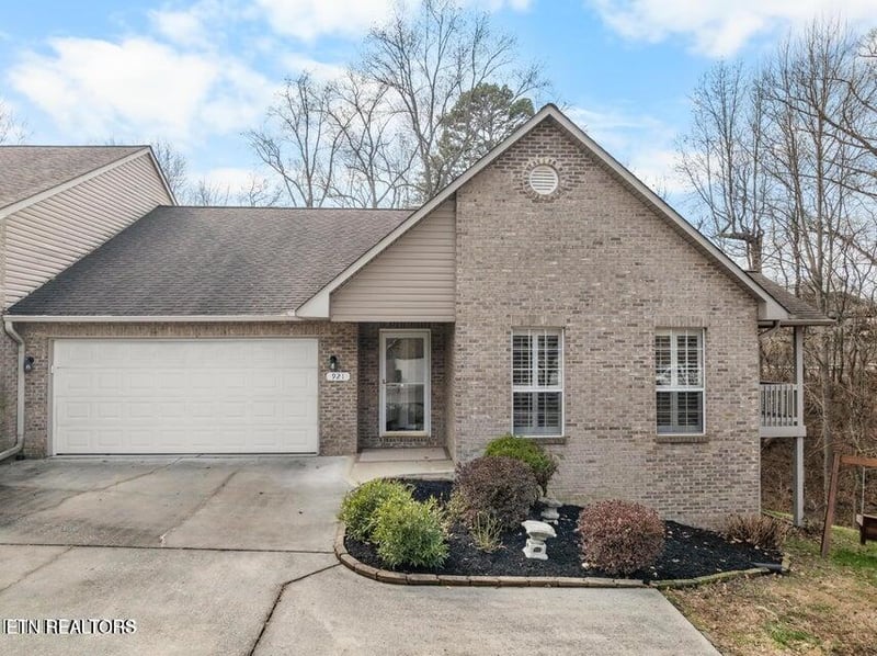 921 Mercer Dr, Maryville, TN 37801