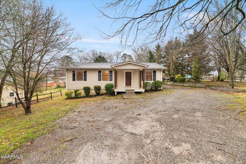 921 North Ave, Athens, TN 37303