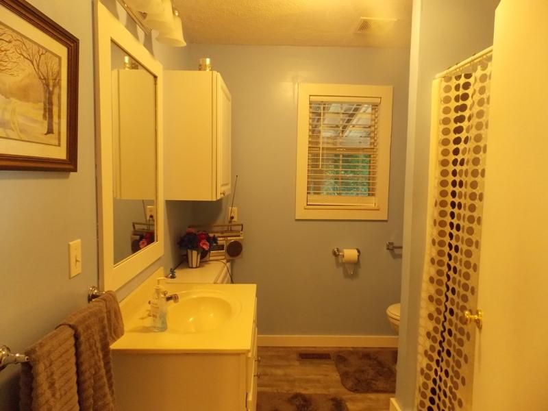 921 Smokey Branch Rd, Vonore, TN 37885