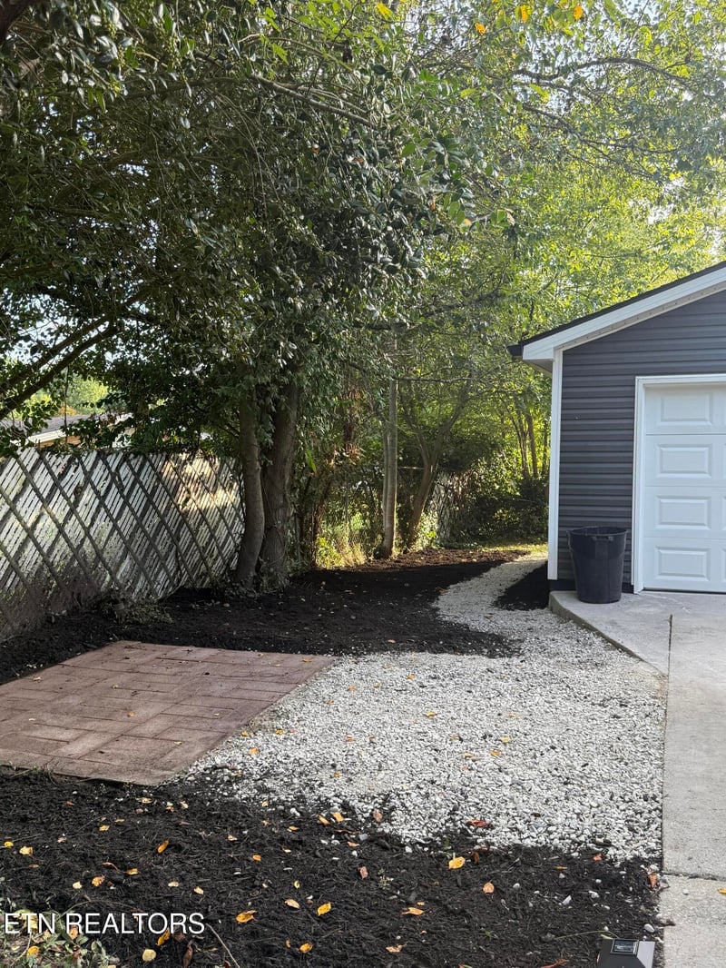 921 Vivian Ave, Rocky Top, TN 37769