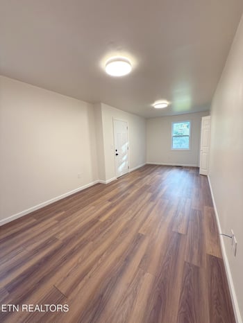 921 Vivian Ave, Rocky Top, TN 37769