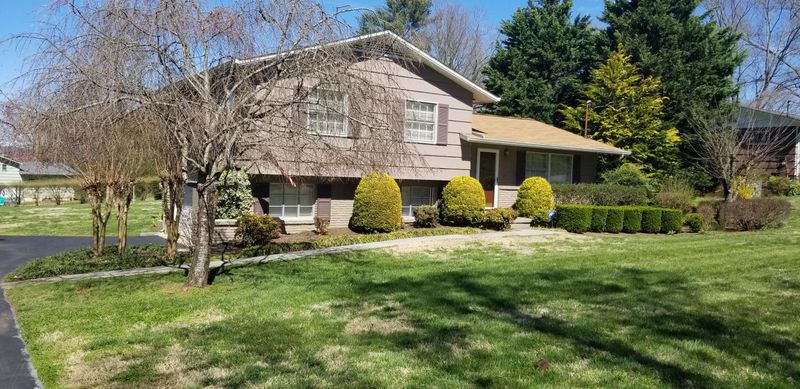 9213 Abrams Dr #1, Knoxville, TN 37922