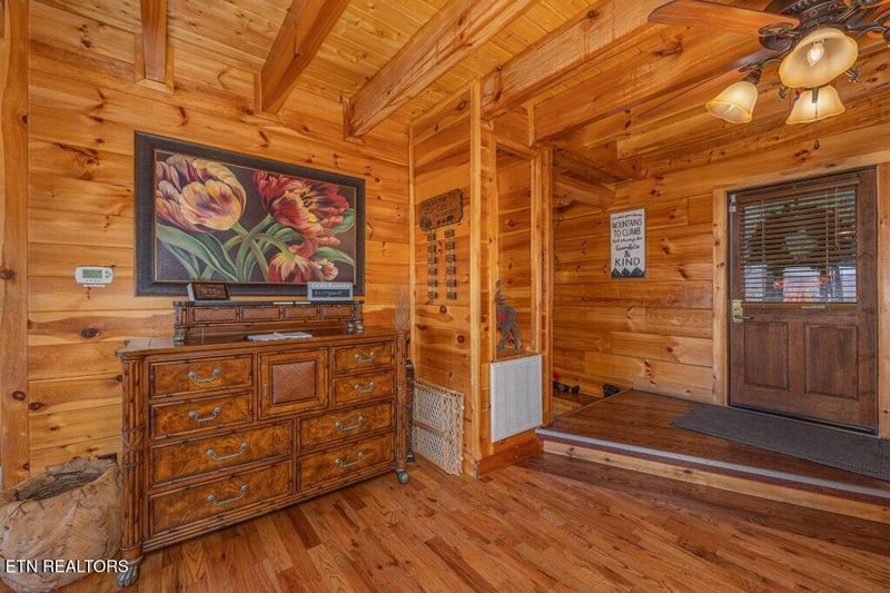 922 Black Bear Cub Way, Sevierville, TN 37862