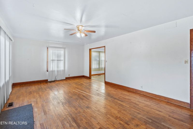 922 Boaz St, Athens, TN 37303