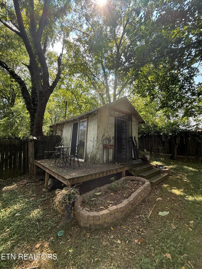 922 Chickamauga Ave, Knoxville, TN 37917
