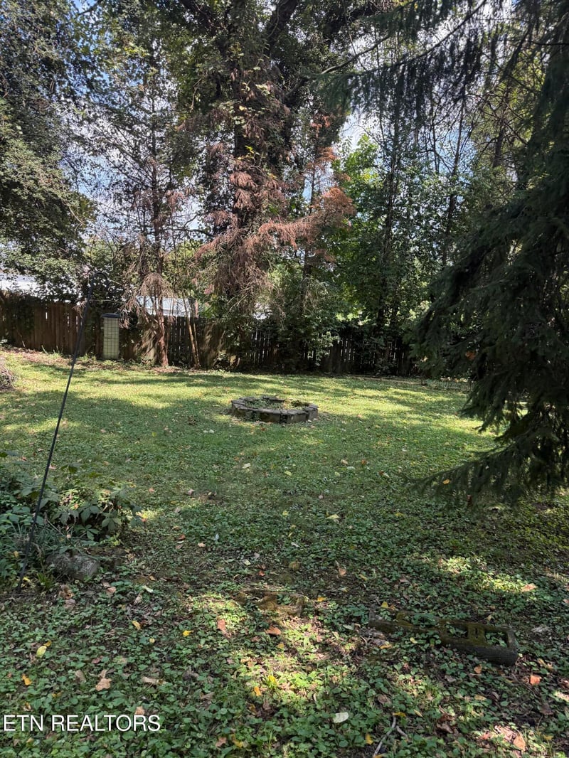 922 Chickamauga Ave, Knoxville, TN 37917