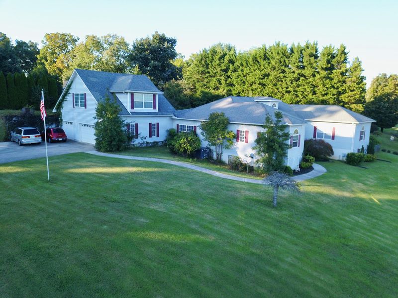 922 Eagle View Dr, Kodak, TN 37764