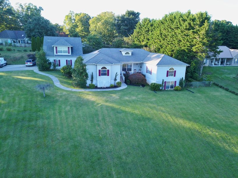 922 Eagle View Dr, Kodak, TN 37764