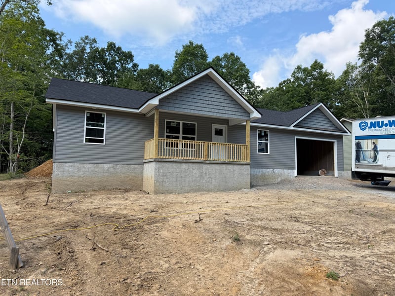 922 Kemah Ln, Crossville, TN 38572