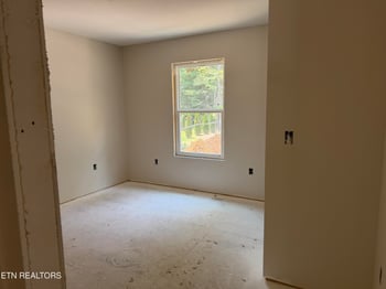 922 Kemah Ln, Crossville, TN 38572